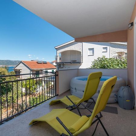Apartment Gagula With Jacuzzi Trogir Exterior photo