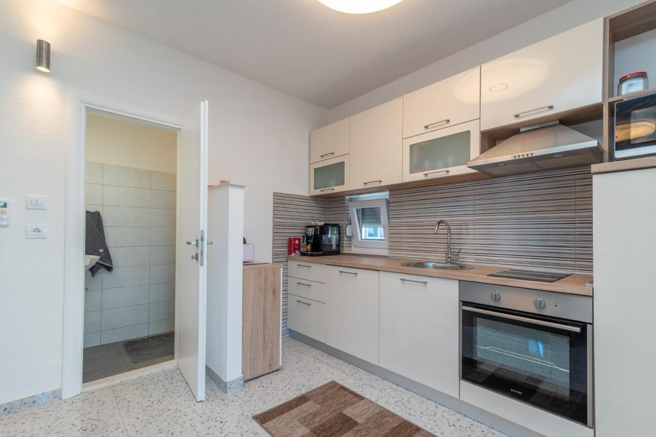 Apartment Gagula With Jacuzzi Trogir Exterior photo