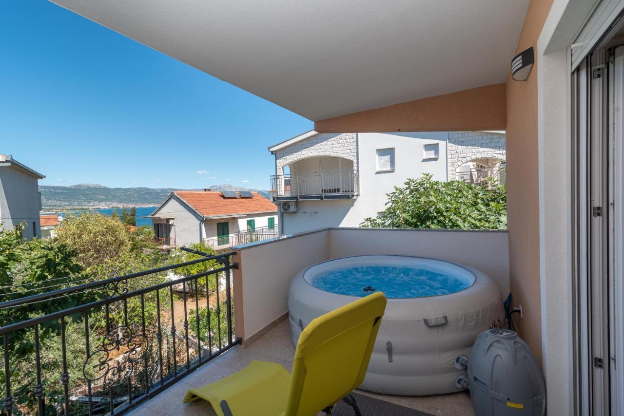 Apartment Gagula With Jacuzzi Trogir Exterior photo
