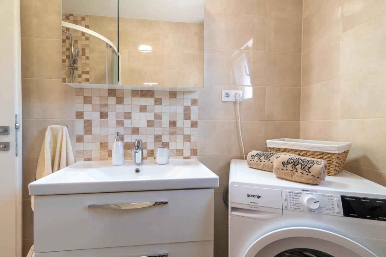 Apartment Gagula With Jacuzzi Trogir Exterior photo